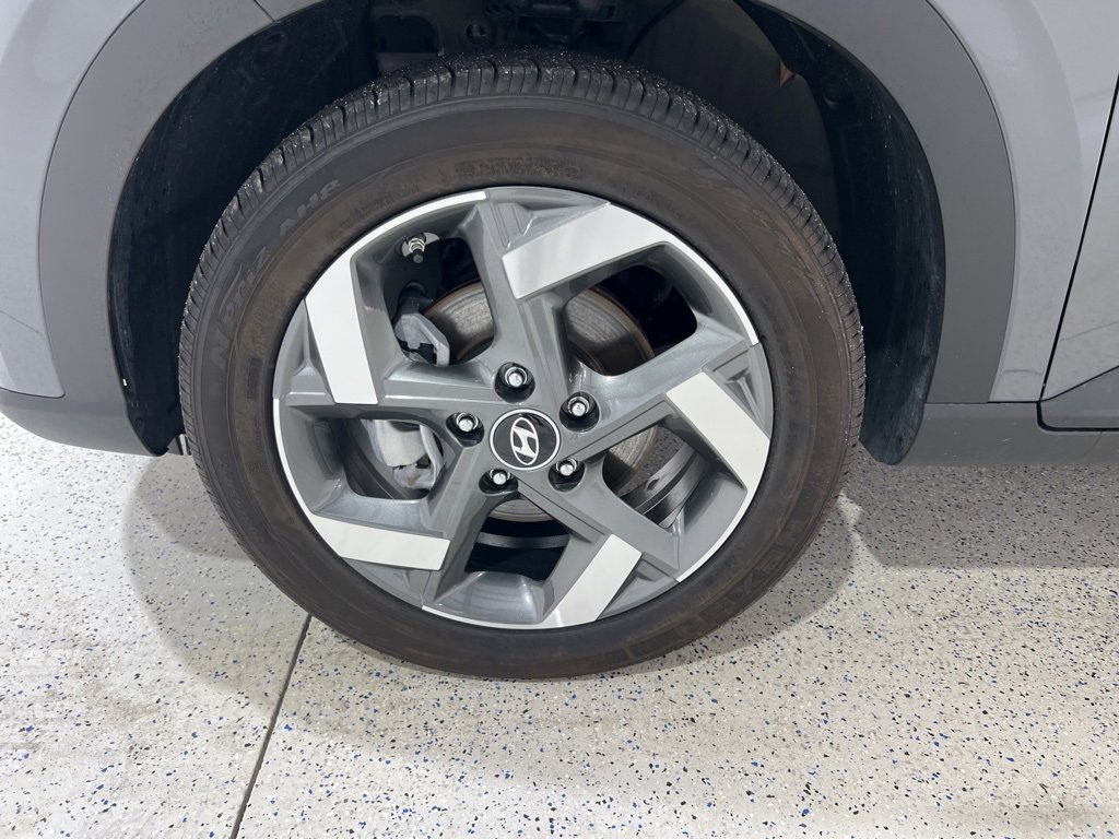 Used 2024 Hyundai Venue SEL image 30