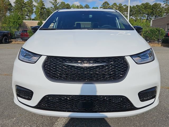 New 2026 Chrysler Pacifica Limited w/ Uconnect Theater Family Group image 2