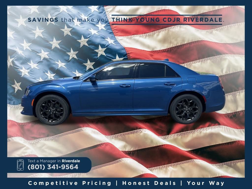 Used 2021 Chrysler 300 Touring L image 2