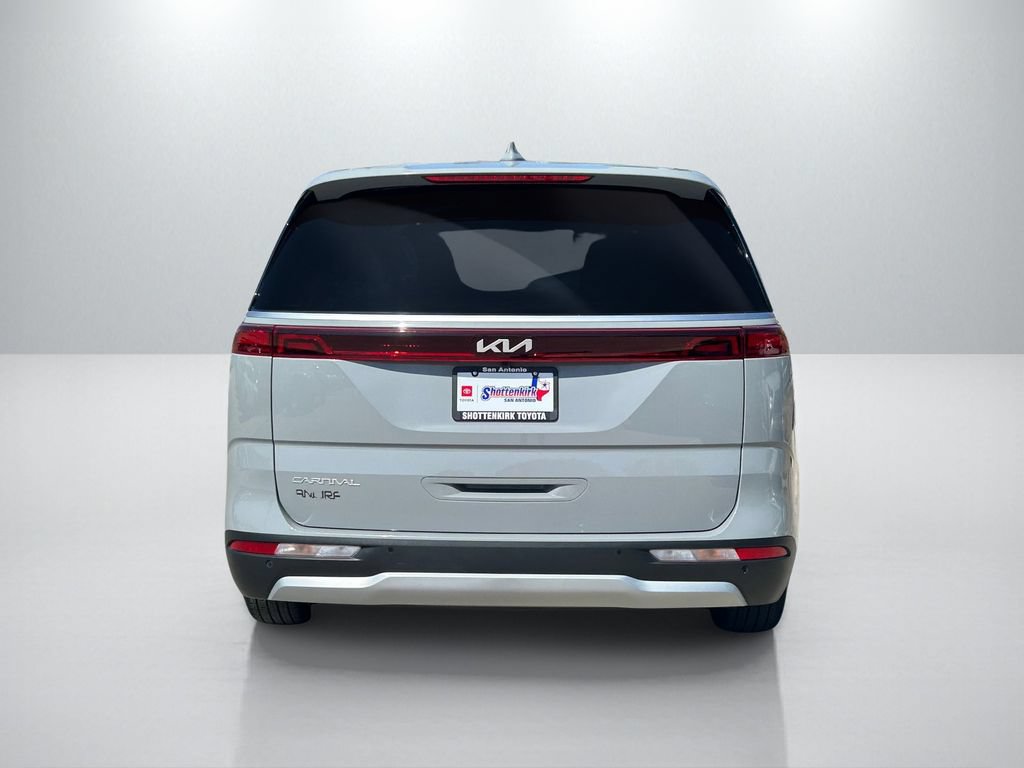 Used 2023 Kia Carnival EX FWD image 6