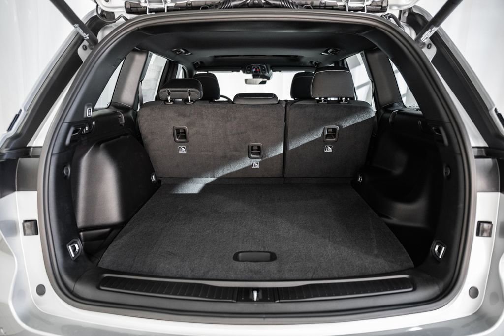 New 2025 Jeep Grand Cherokee Laredo X w/ Luxury Tech Group I image 10