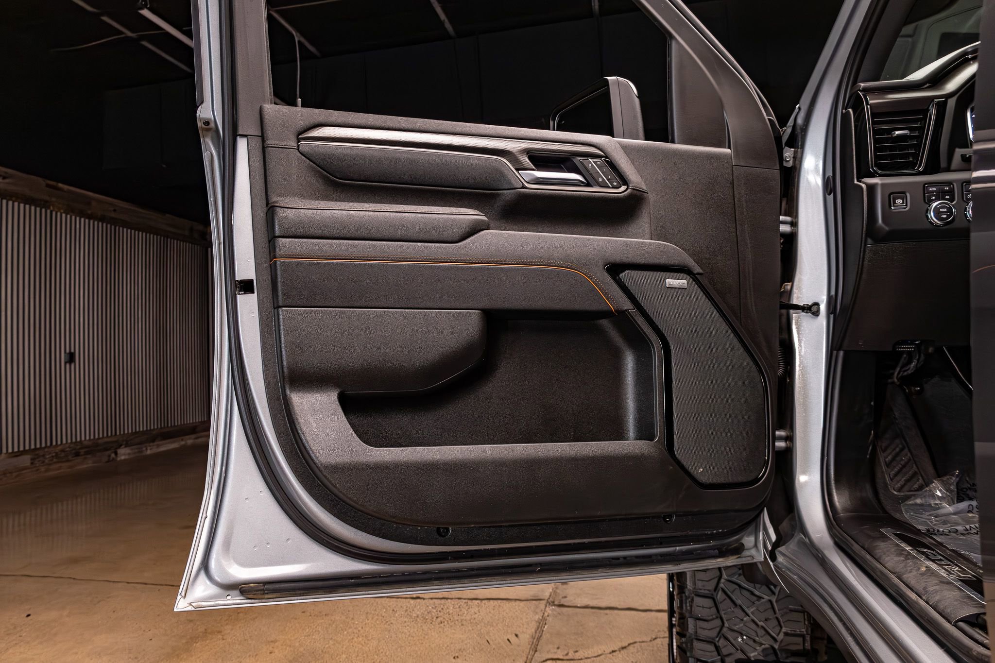 Used 2025 GMC Sierra 3500 AT4 w/ AT4 Premium Plus Package image 32