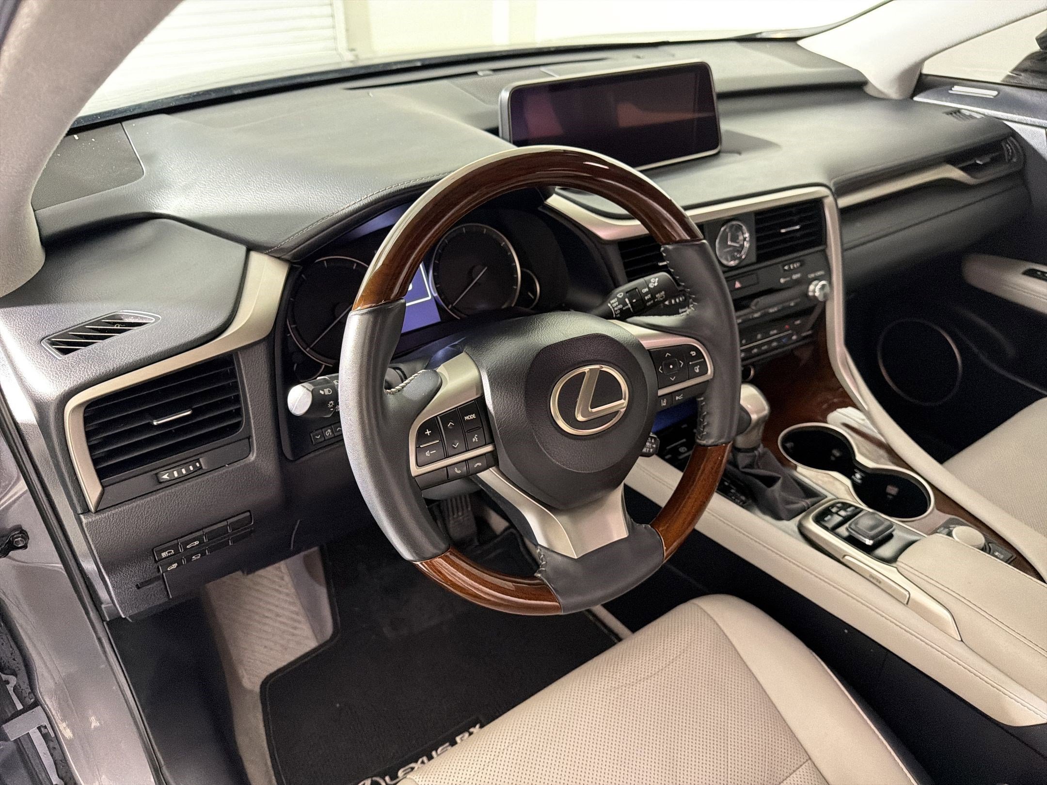 Used 2019 Lexus RX 350 FWD w/ Navigation Package image 3
