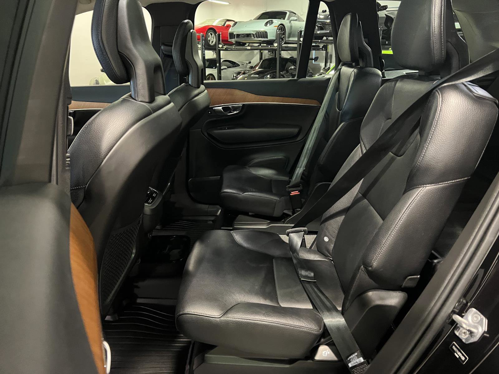 Used 2021 Volvo XC90 T6 Momentum image 28