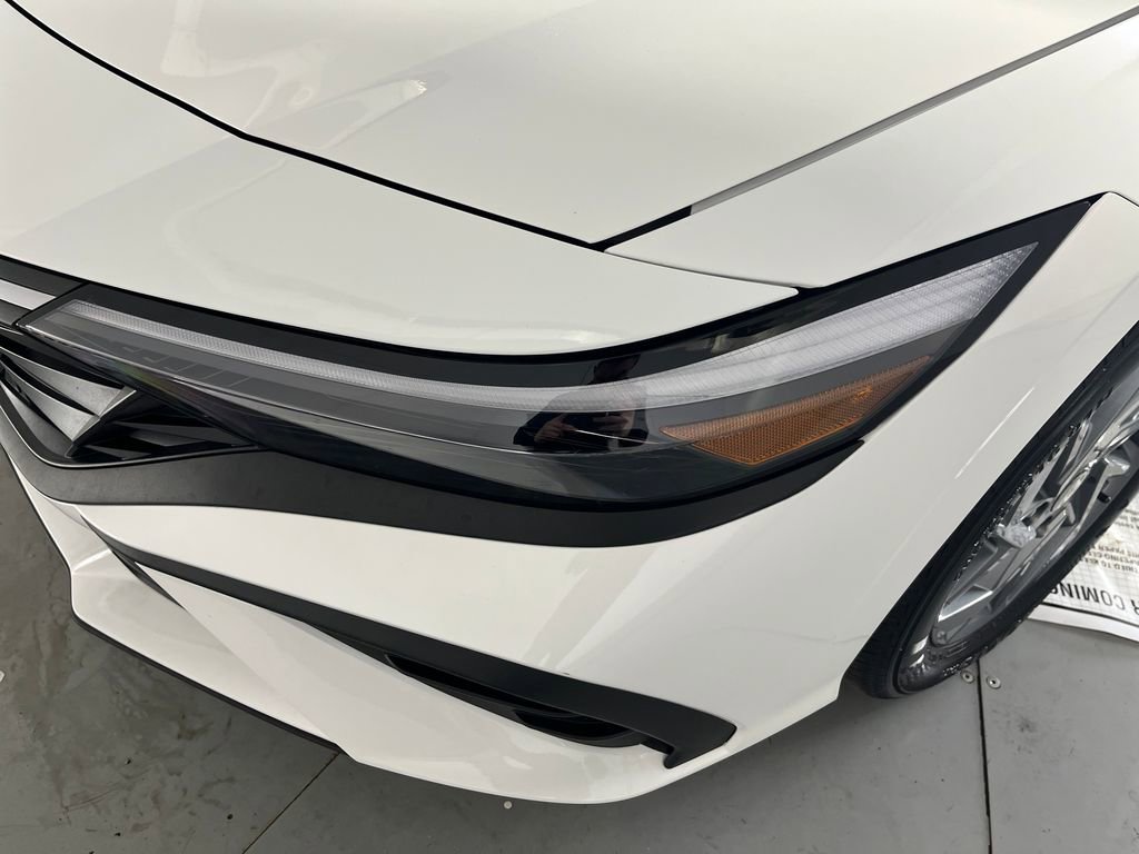 Used 2025 Hyundai Elantra Blue FWD image 36