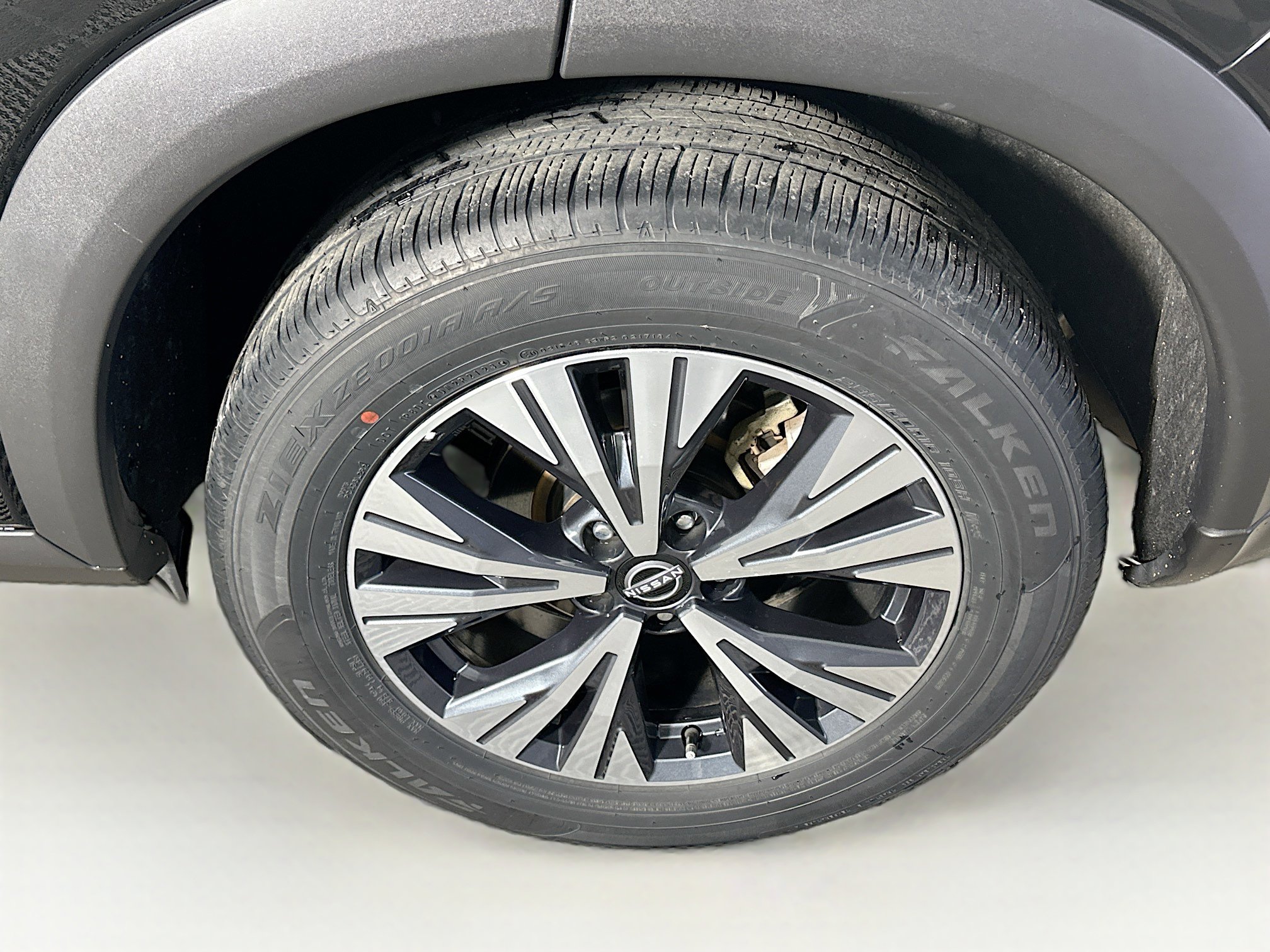 Used 2023 Nissan Rogue SV image 11