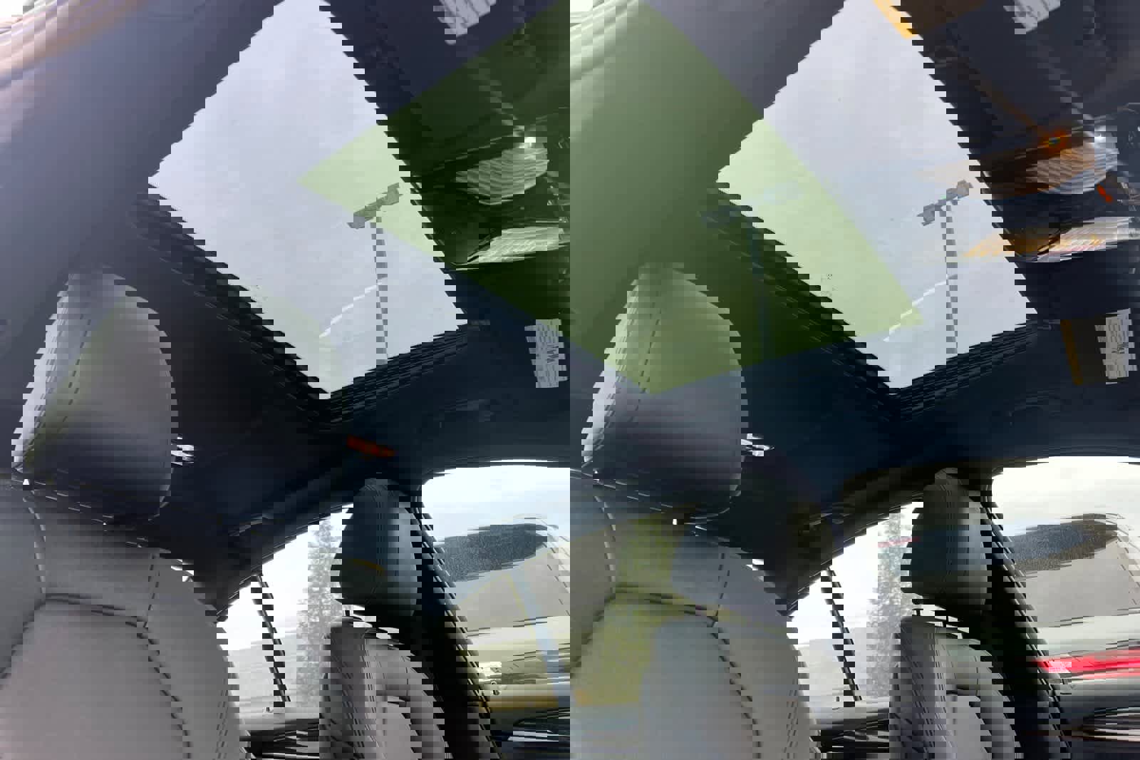 Used 2020 BMW 530e w/ Convenience Package image 17