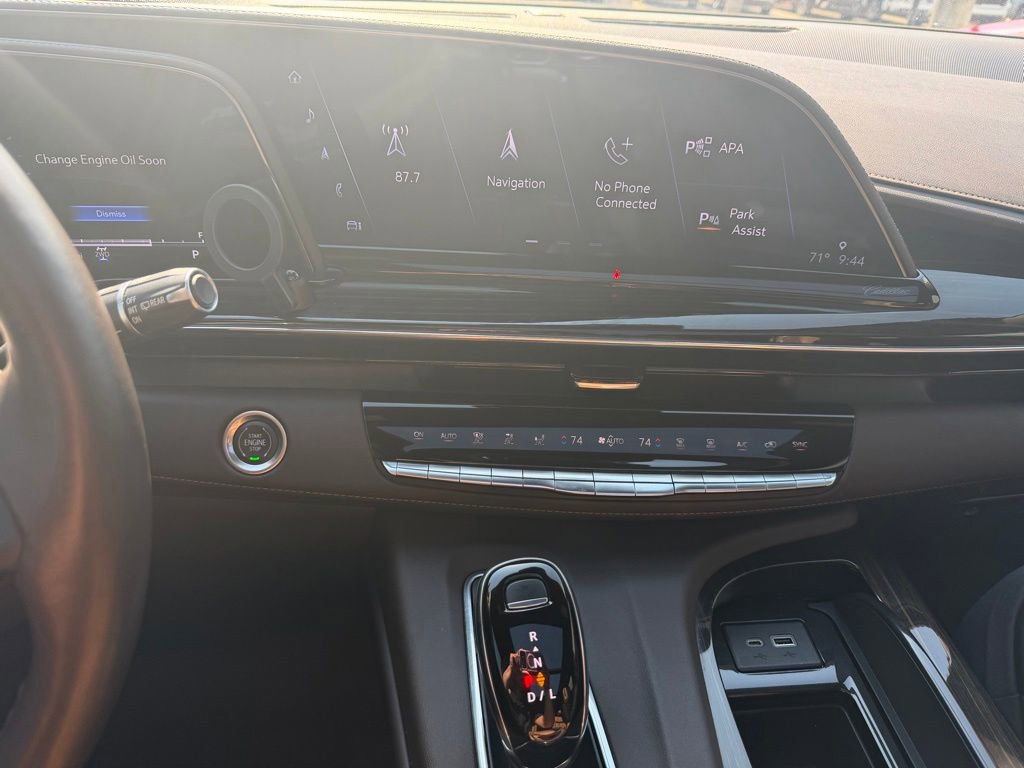 Used 2022 Cadillac Escalade Premium Luxury AWD/4WD image 20