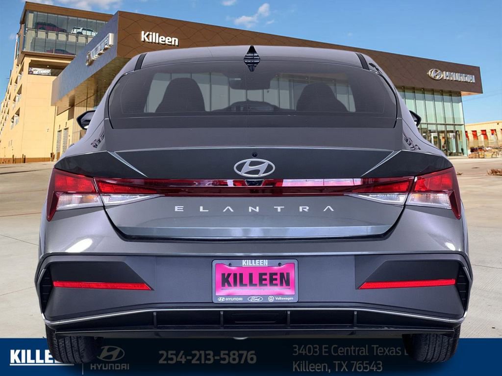 Used 2025 Hyundai Elantra SE FWD image 8