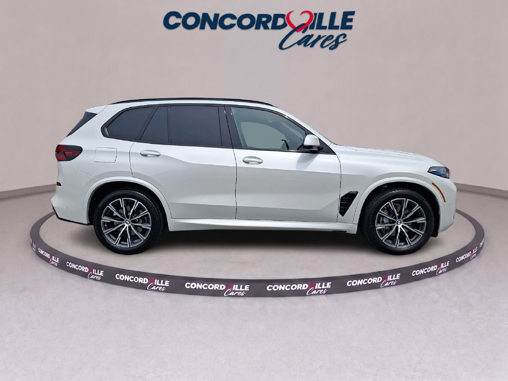 Used 2025 BMW X5 xDrive40i w/ M Sport Package AWD/4WD image 7