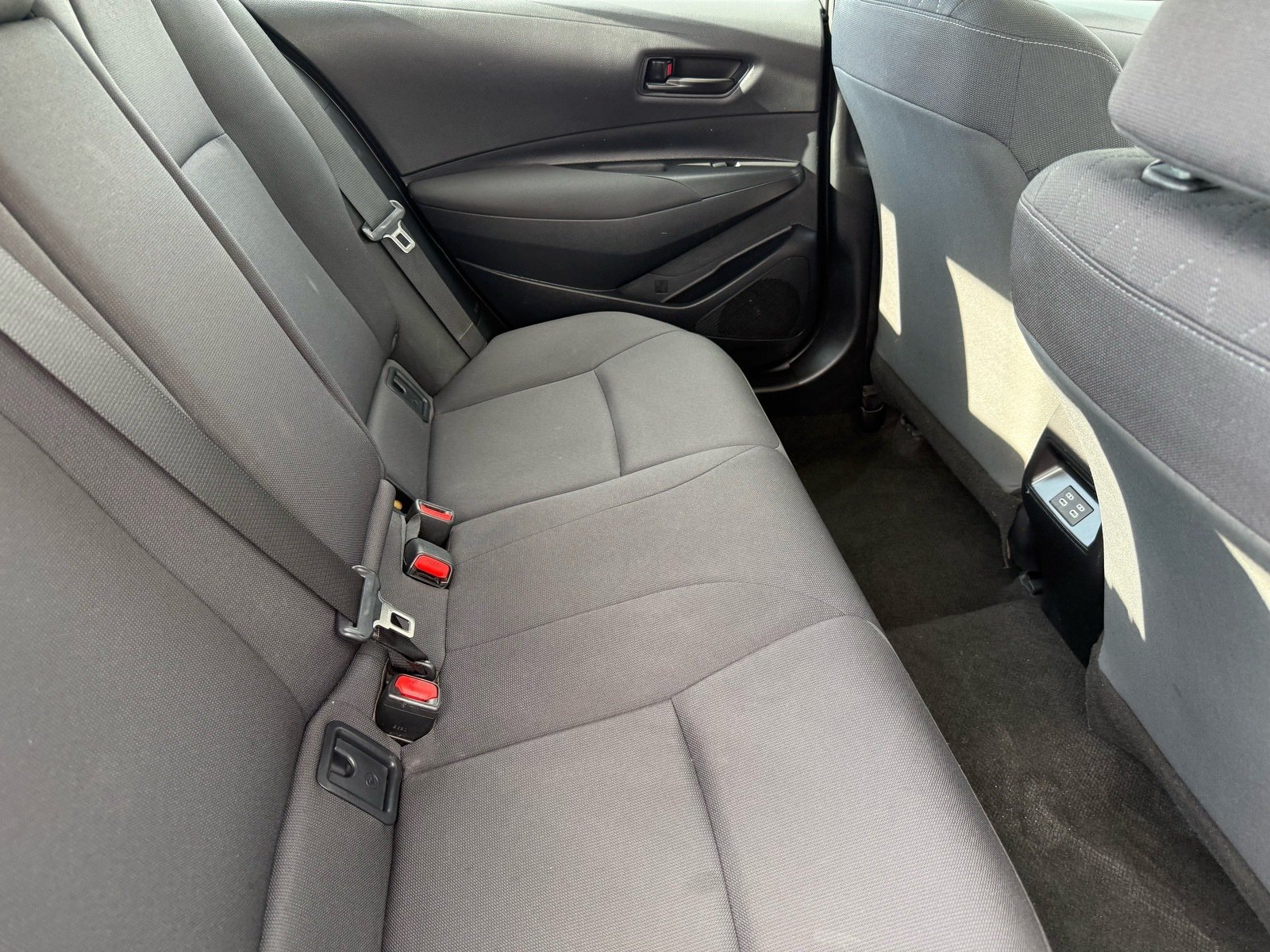 Used 2025 Toyota Corolla LE FWD image 28
