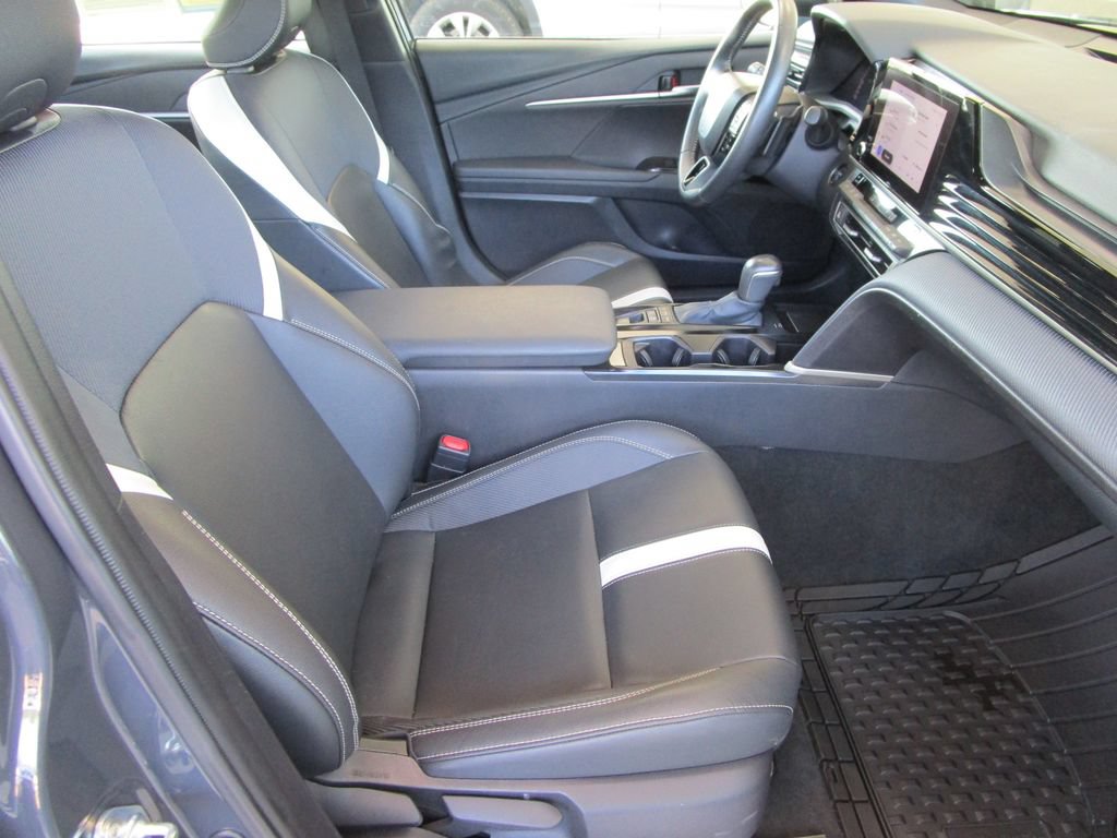 Used 2025 Toyota Camry SE FWD image 27
