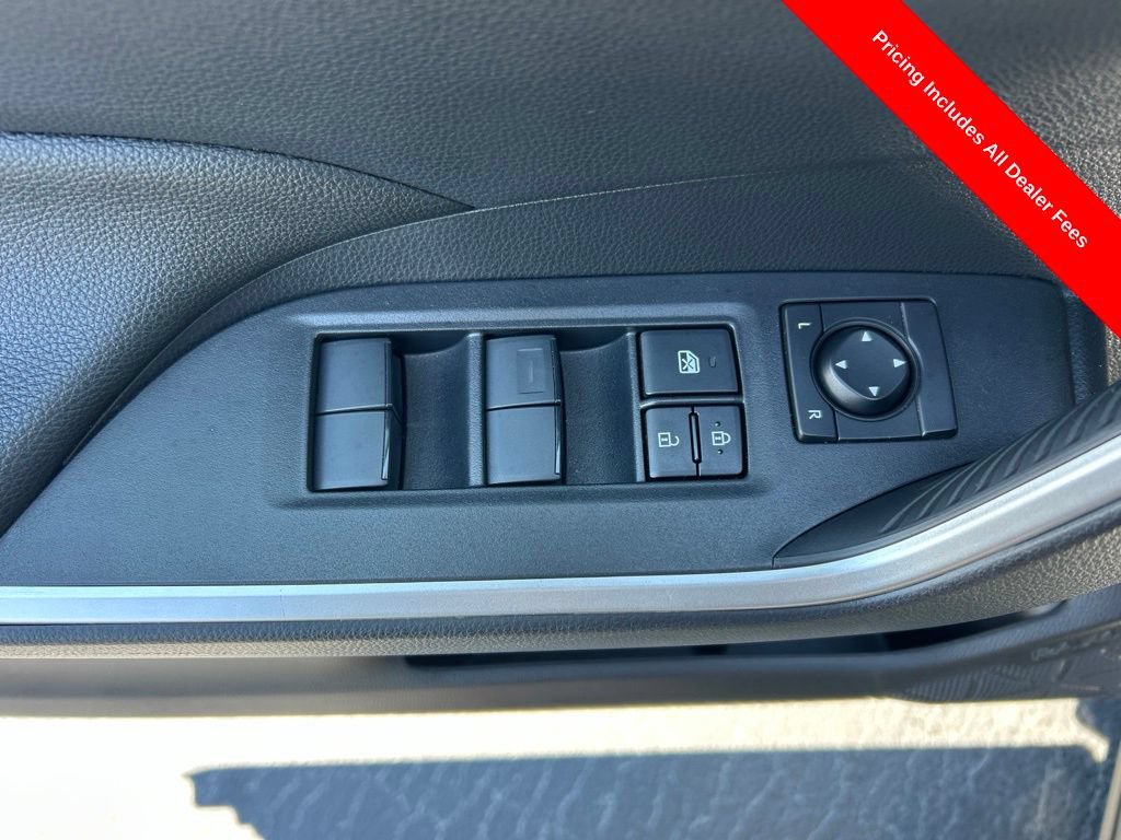 Used 2025 Toyota RAV4 LE AWD/4WD image 5