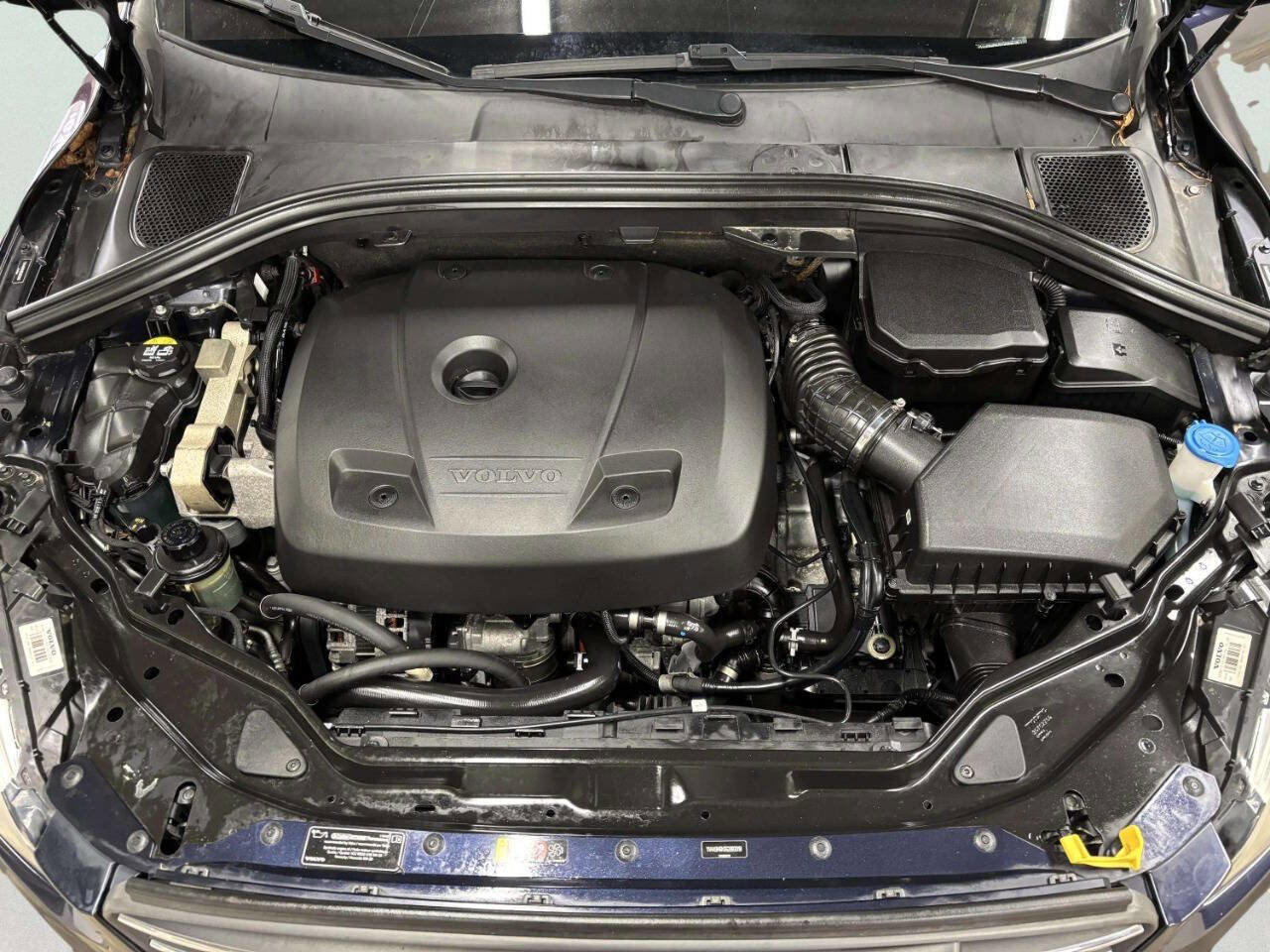 Used 2016 Volvo XC60 T6 w/ Proximity Package AWD/4WD image 9