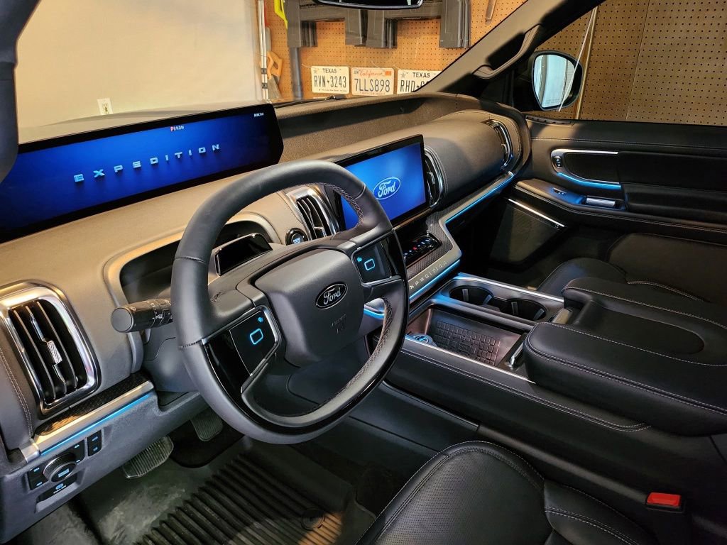 Used 2025 Ford Expedition Platinum w/ Stealth Performance Package image 9