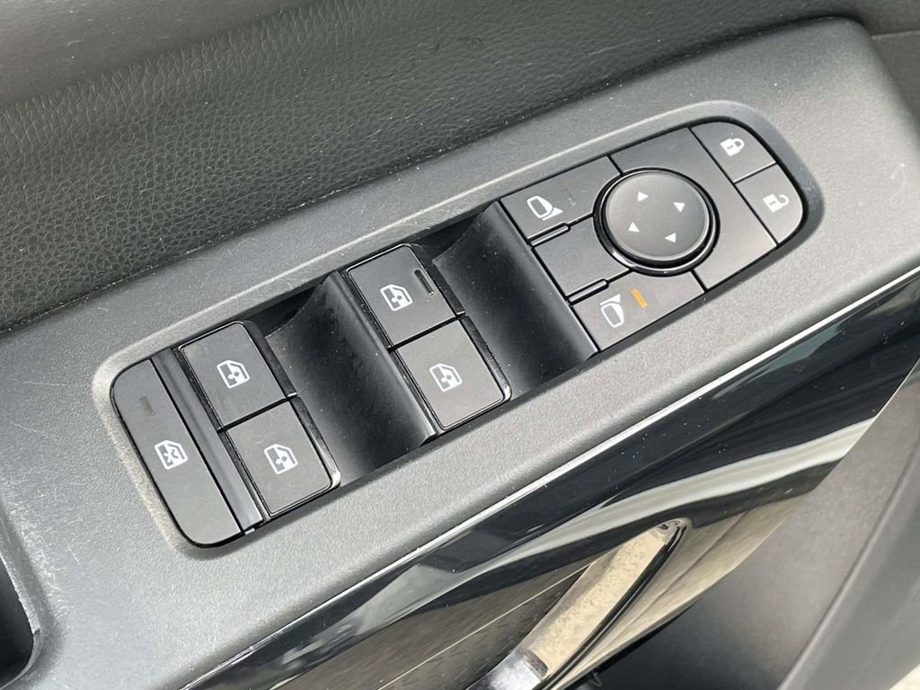 Used 2024 Nissan Pathfinder S image 17