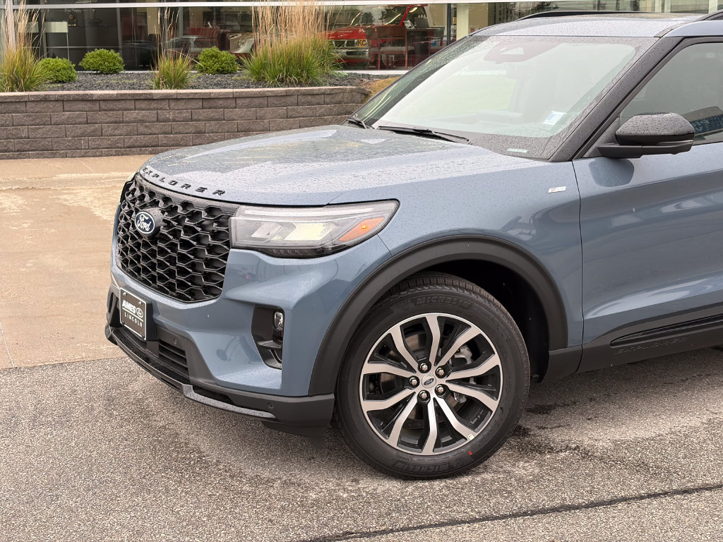 New 2027 Ford Explorer ST-Line AWD/4WD image 2