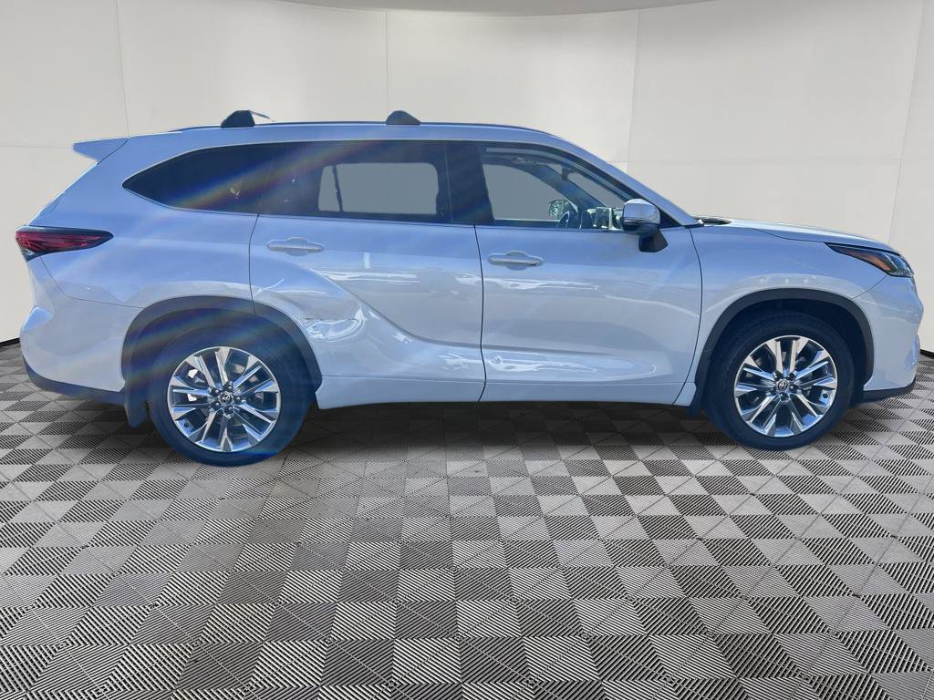 Used 2023 Toyota Highlander Limited AWD/4WD image 9