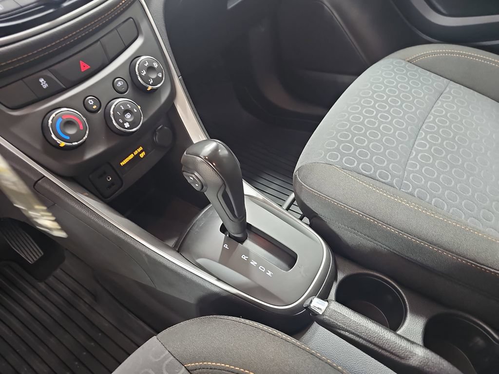 Used 2020 Chevrolet Trax LS w/ Tint and Cruise Package AWD/4WD image 29