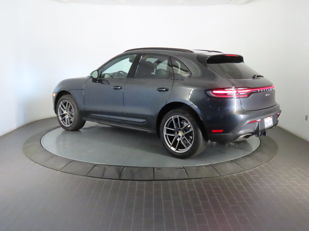 Certified 2025 Porsche Macan AWD/4WD image 3