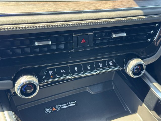 New 2025 Chevrolet Suburban Premier image 13