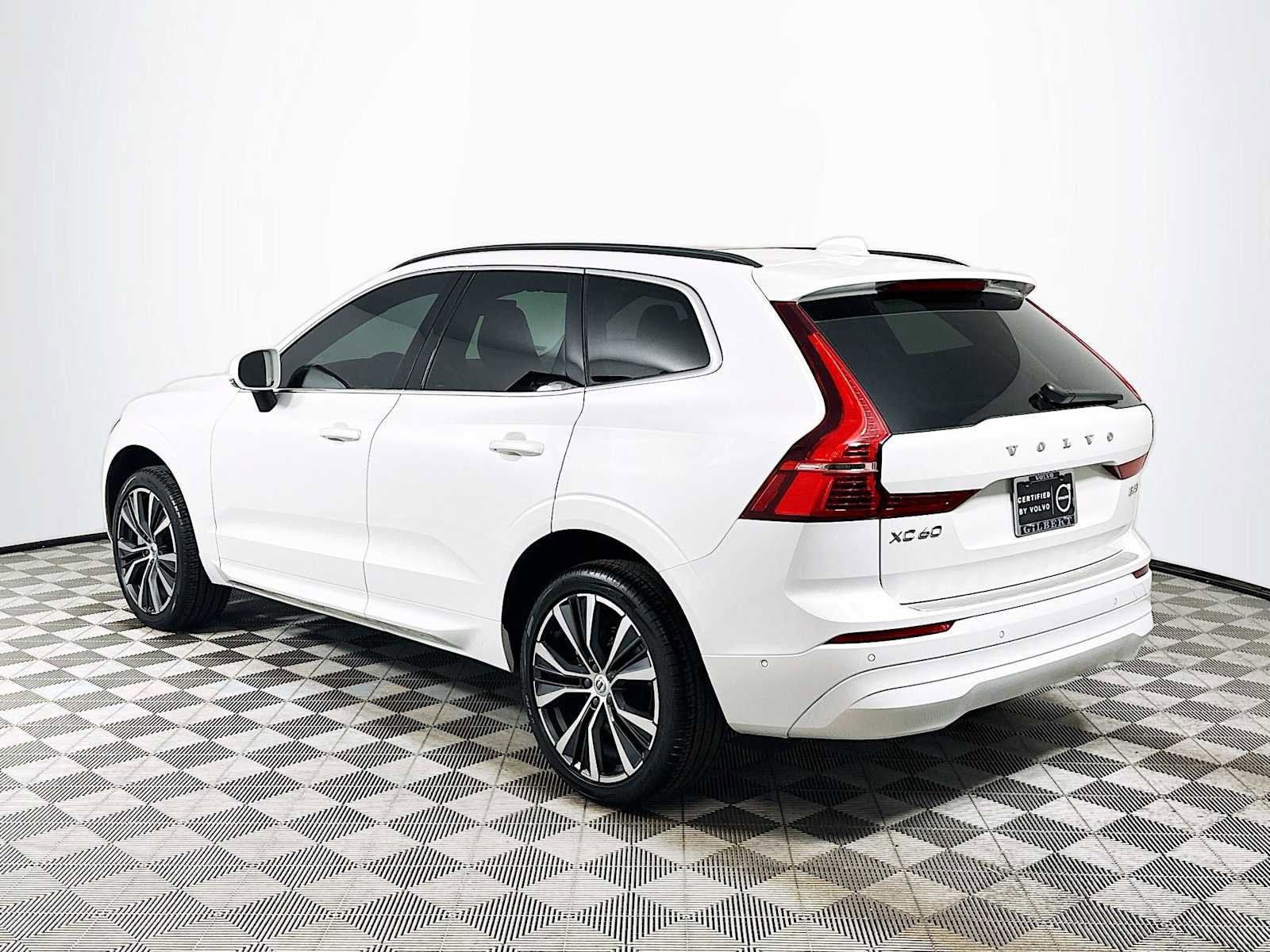 Used 2022 Volvo XC60 B5 Momentum w/ Advanced Package image 5