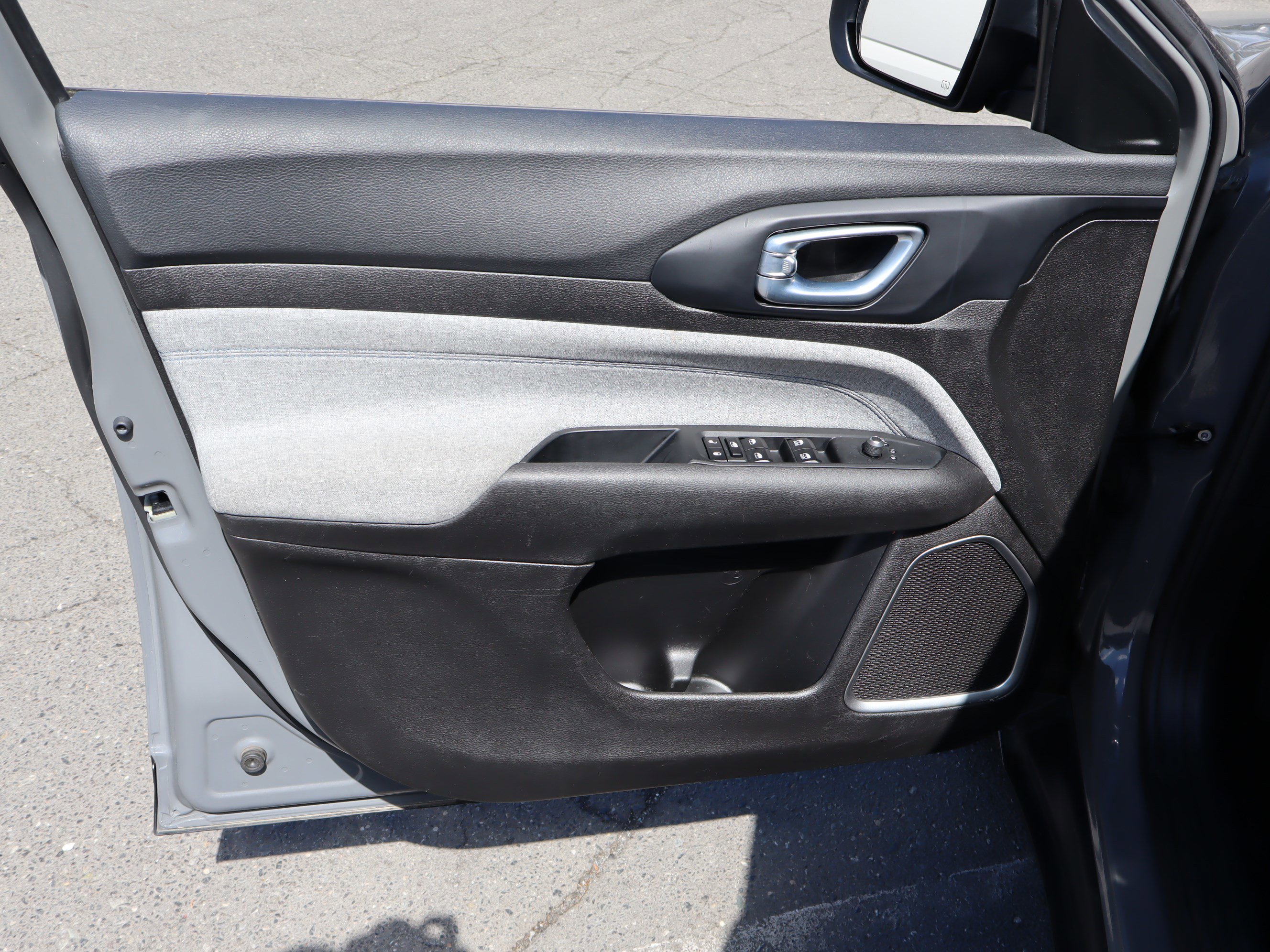 Used 2024 Jeep Compass Latitude image 15