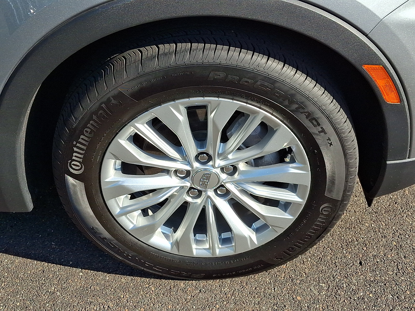 Used 2024 Cadillac XT4 Luxury w/ Cold Weather Package AWD/4WD image 8