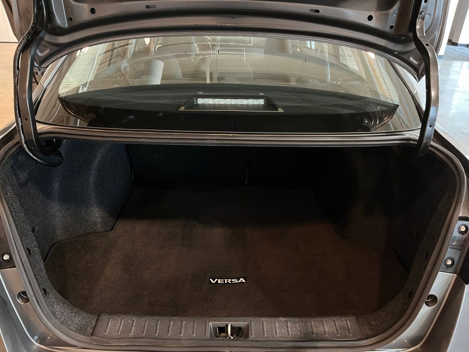 Used 2025 Nissan Versa SV image 30