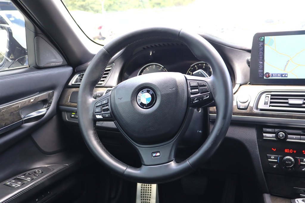 Used 2015 BMW 750i RWD image 13