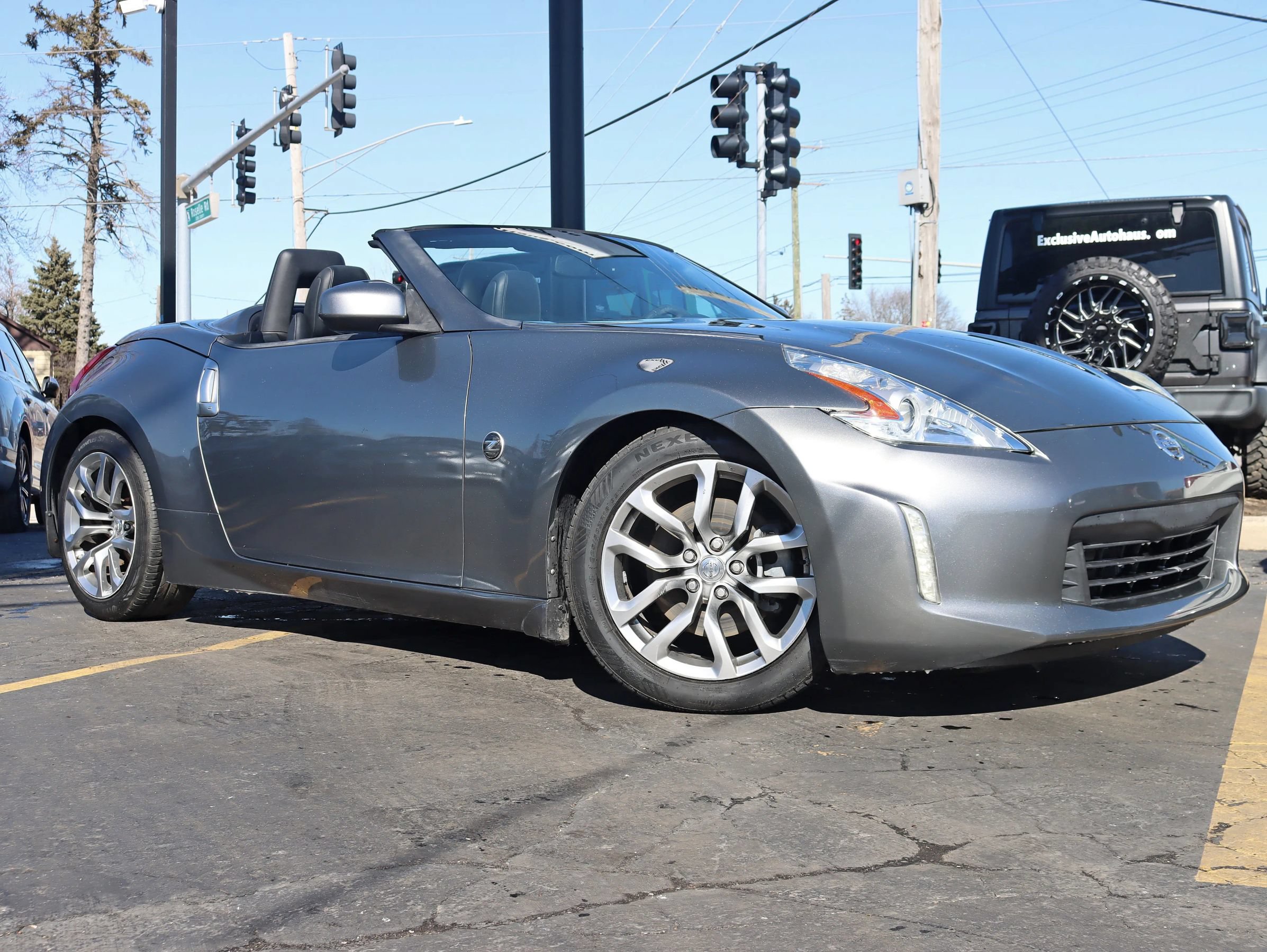 Used 2013 Nissan 370Z Touring RWD image 2
