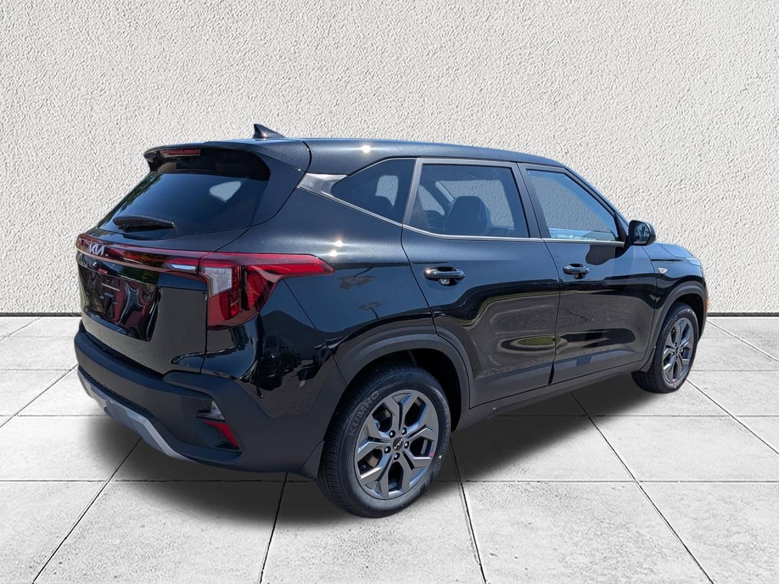 New 2026 Kia Seltos LX FWD image 3