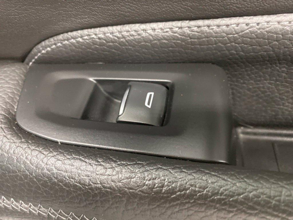Certified 2022 GMC Yukon XL Denali AWD/4WD image 31