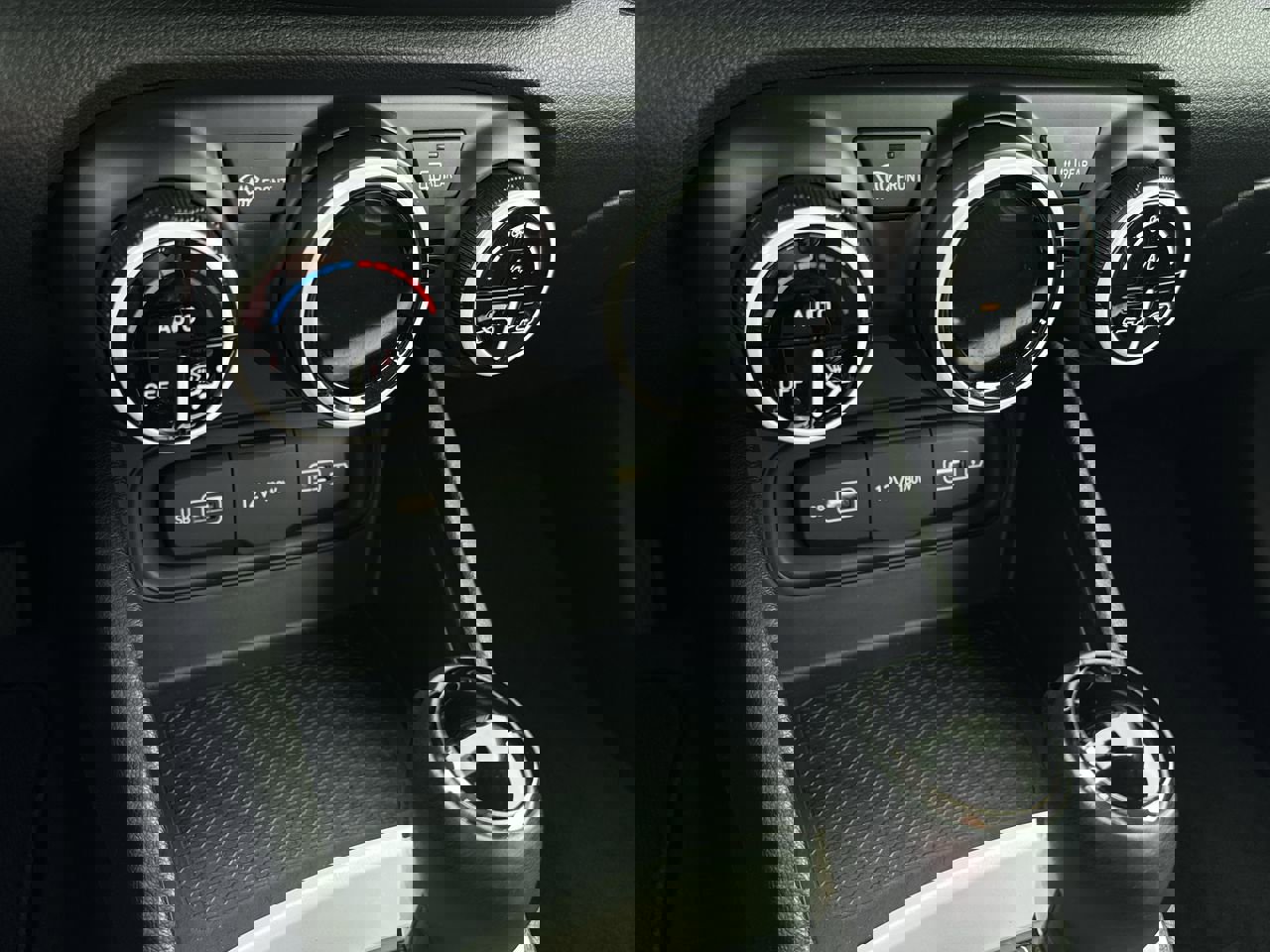 Used 2022 Hyundai Venue Limited image 20