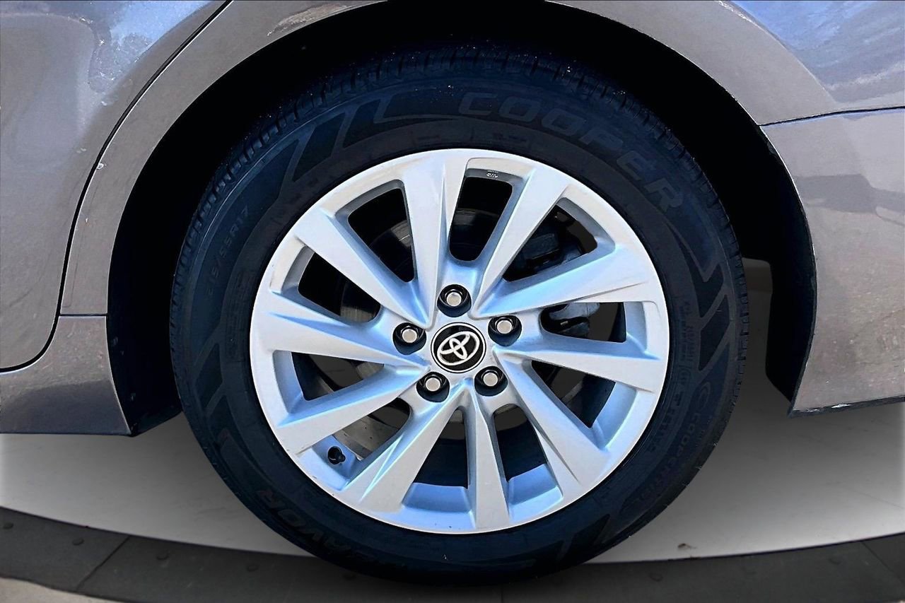Used 2023 Toyota Camry LE image 31
