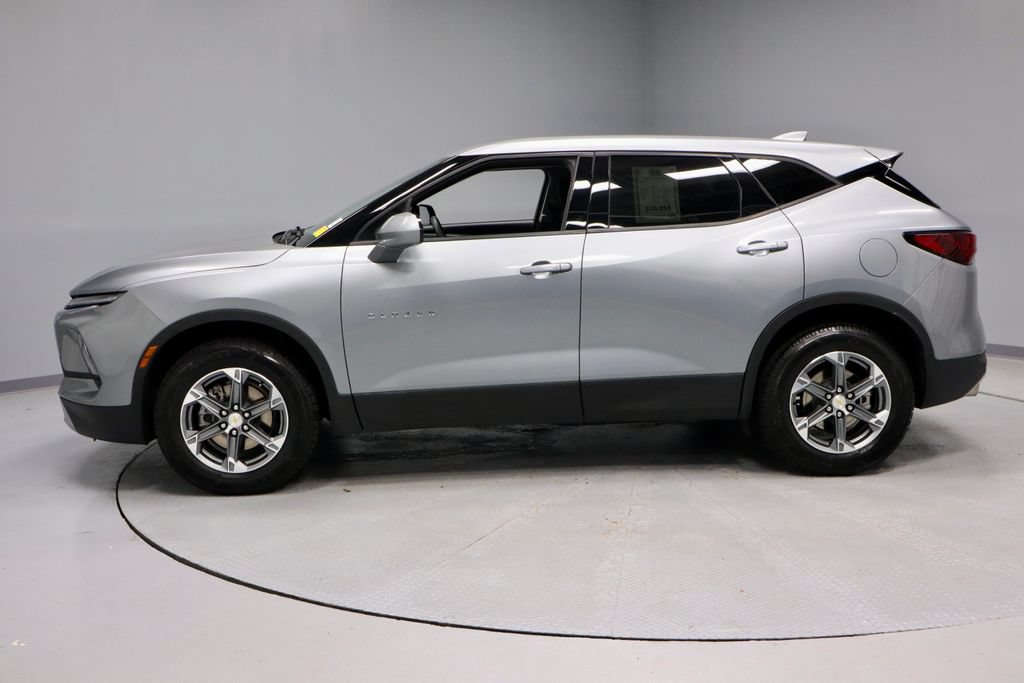 Used 2025 Chevrolet Blazer LT FWD image 8
