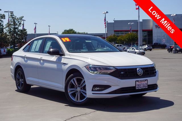 Used 2019 Volkswagen Jetta R-Line FWD image 2