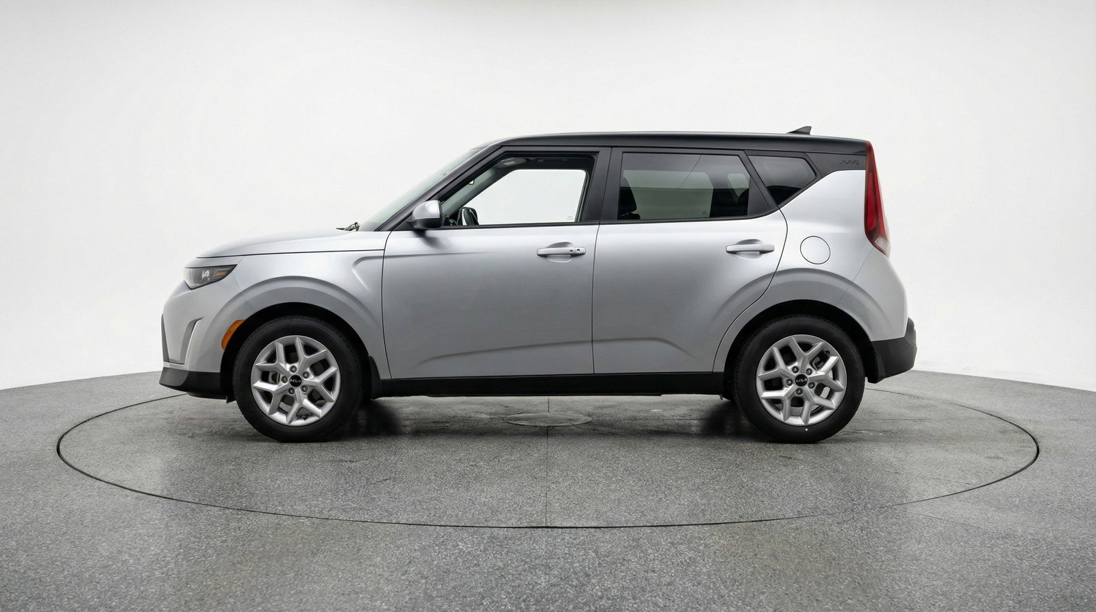 Used 2025 Kia Soul LX w/ LX Technology Package image 5