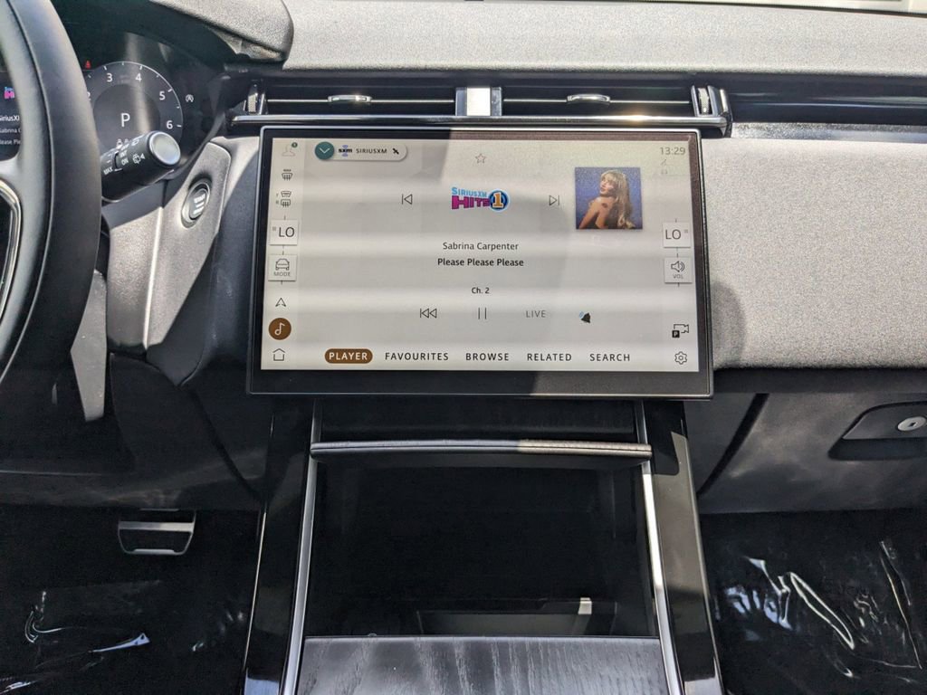 New 2025 Land Rover Range Rover Velar Dynamic SE image 16