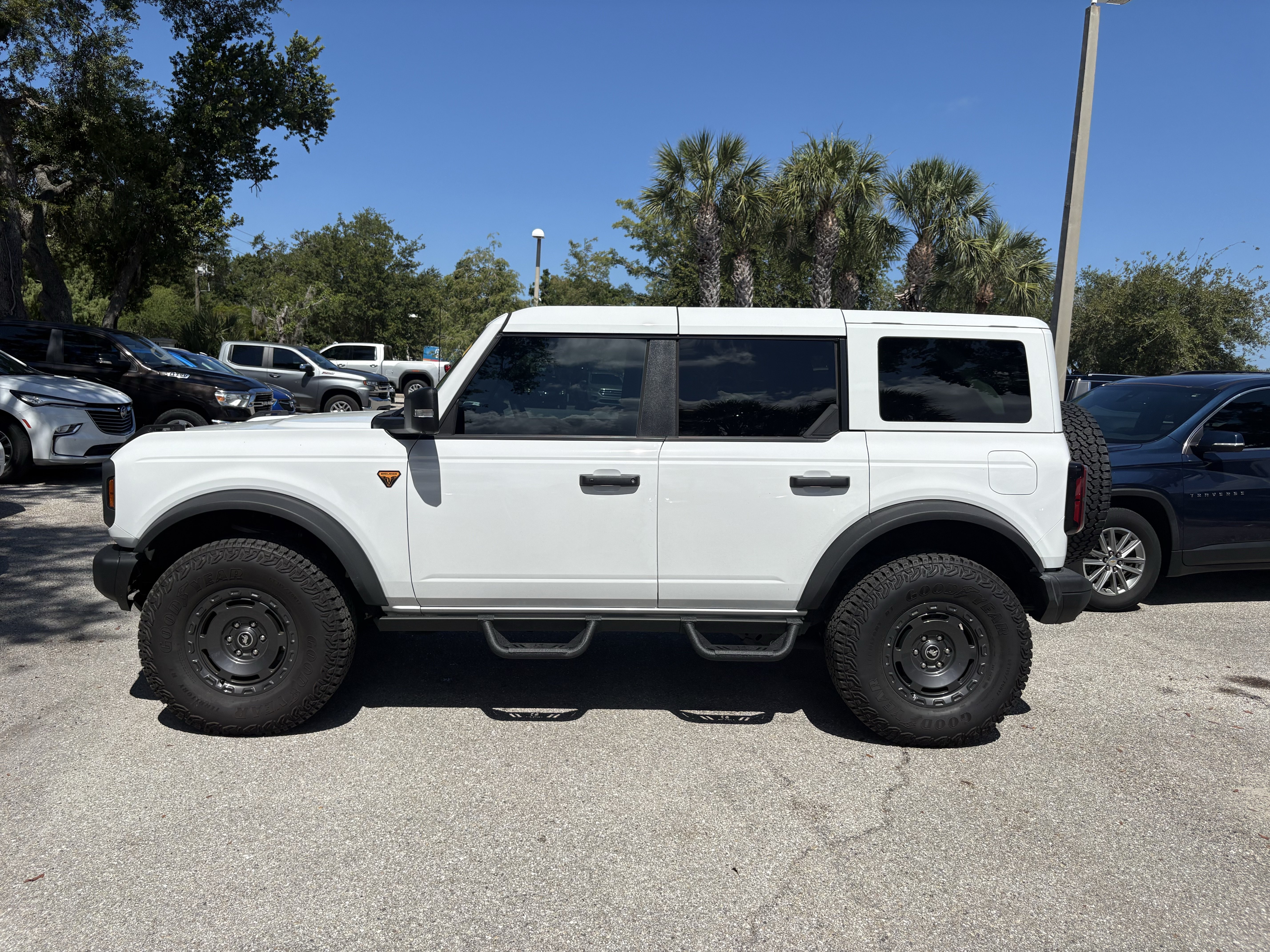 Used 2025 Ford Bronco Badlands AWD/4WD image 4
