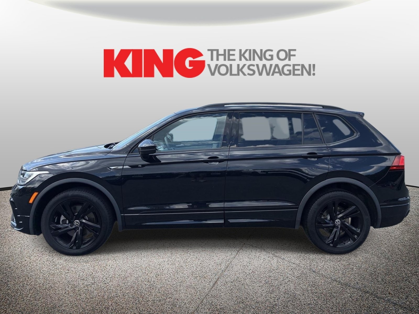 Used 2023 Volkswagen Tiguan SE R-Line FWD image 2