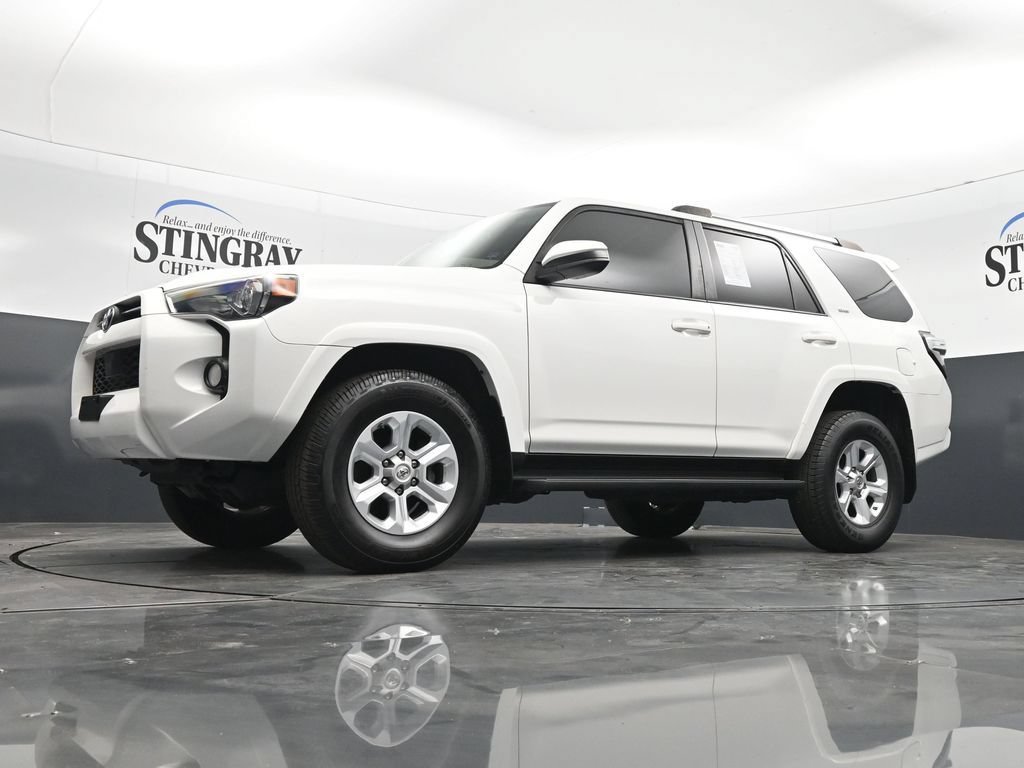 Used 2020 Toyota 4Runner SR5 AWD/4WD image 28