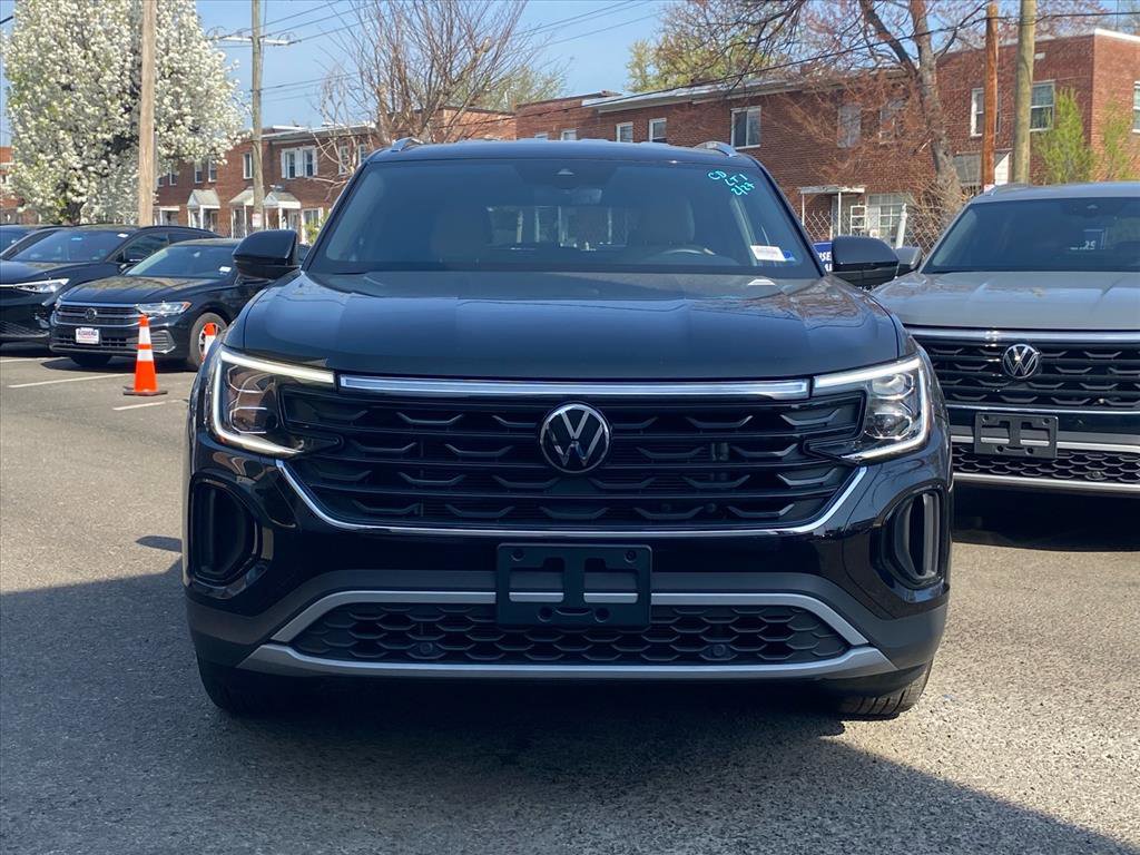 Certified 2025 Volkswagen Atlas Cross Sport SE AWD/4WD image 5