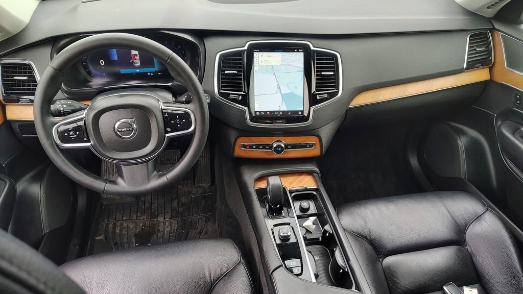 Certified 2023 Volvo XC90 B5 Plus w/ Protection Package Premier image 12