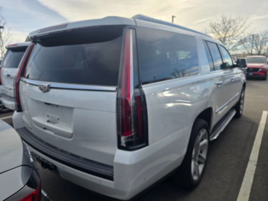 Used 2019 Cadillac Escalade ESV Premium Luxury image 3