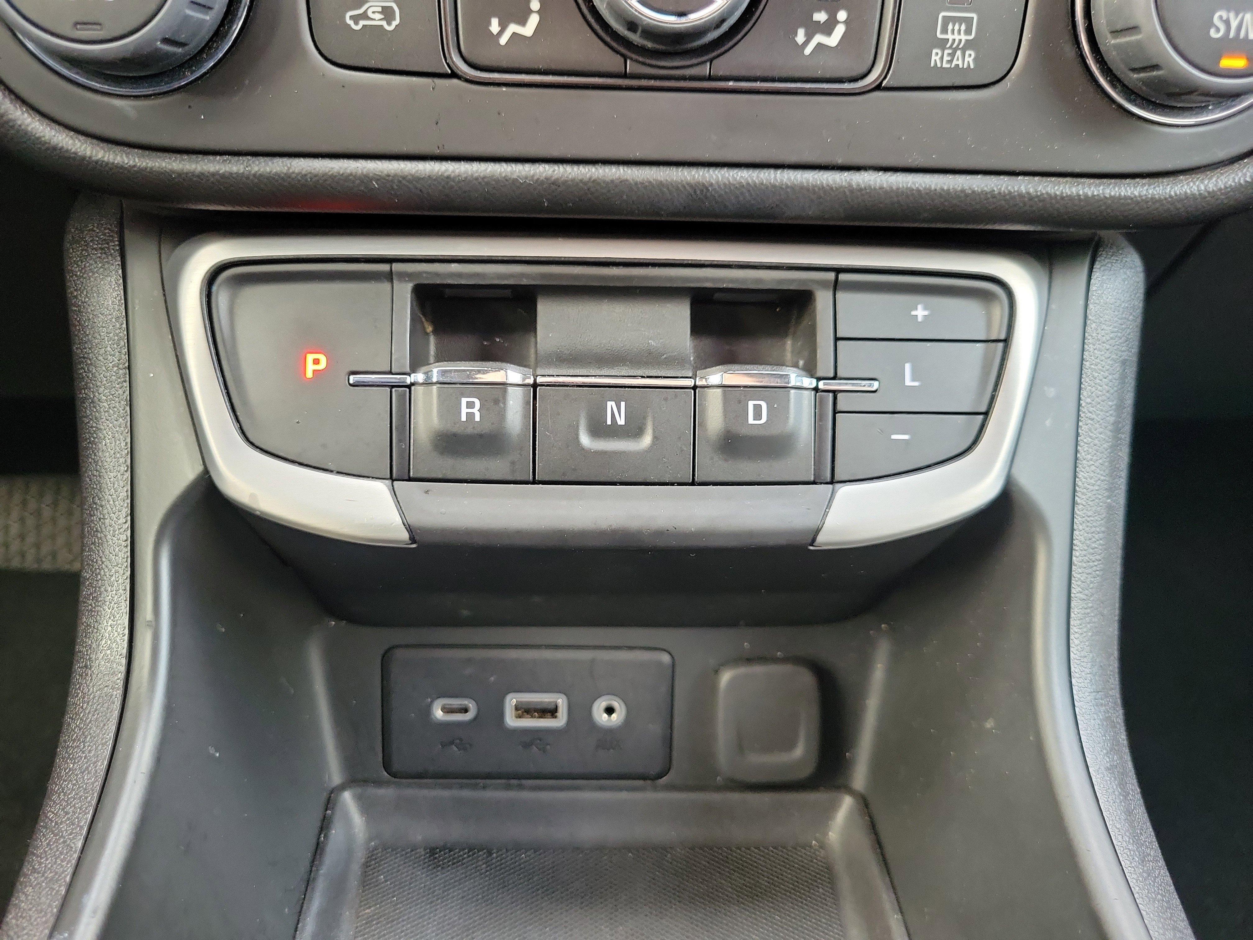 Used 2023 GMC Terrain SLE w/ Driver Convenience Package image 22