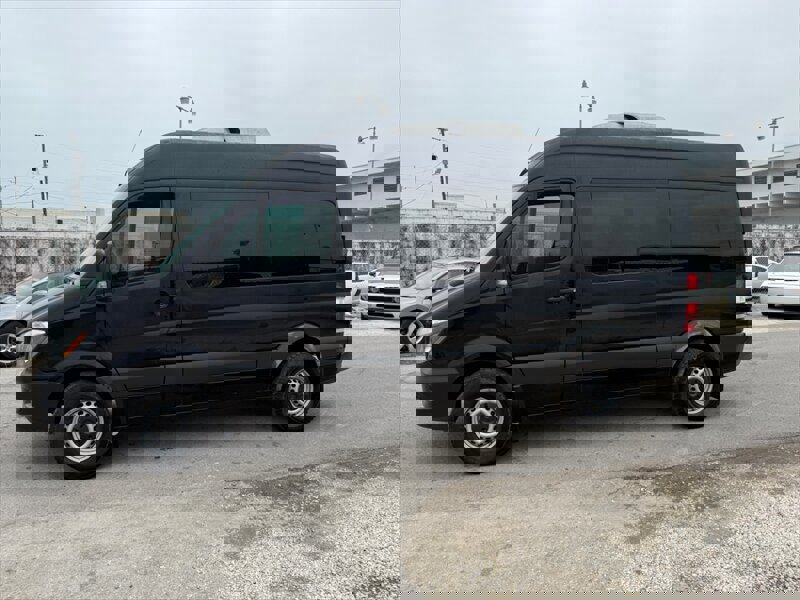 Used 2017 Mercedes-Benz Sprinter 2500 image 4