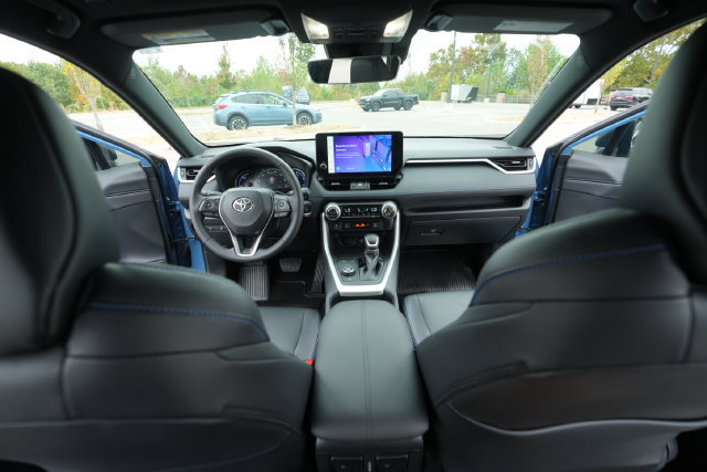 Used 2025 Toyota RAV4 XSE w/ Weather Package AWD/4WD image 26