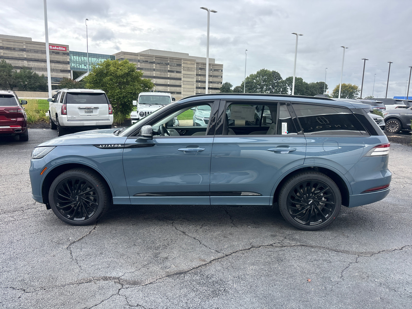 New 2027 Lincoln Aviator Reserve AWD/4WD image 4