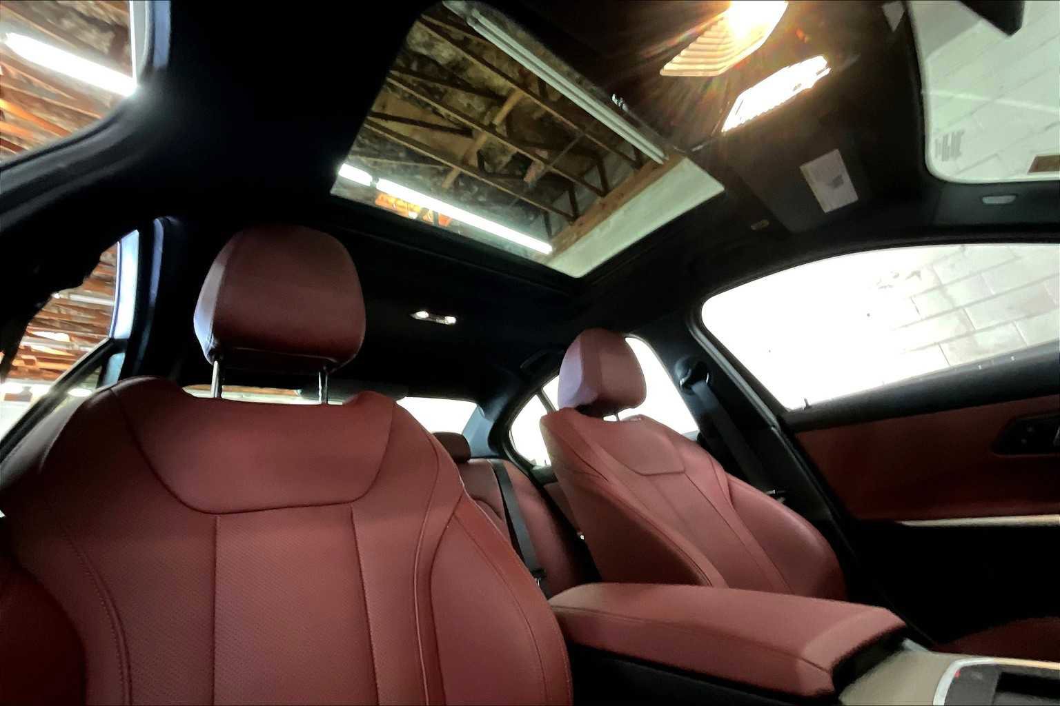 Used 2025 BMW 330i Sedan w/ Premium Package image 25